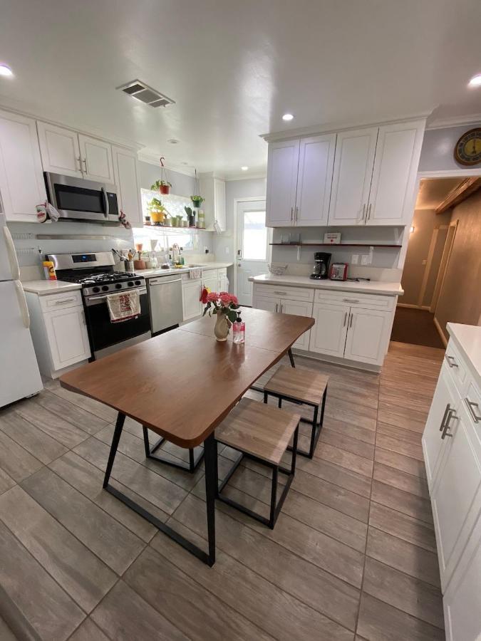 Séjour chez l'habitant Private In Angeles La With Tv & Wifi & Ac & View Of Hollywood Sign & Private Fridge & Shared Kitchen!!! Los Angeles