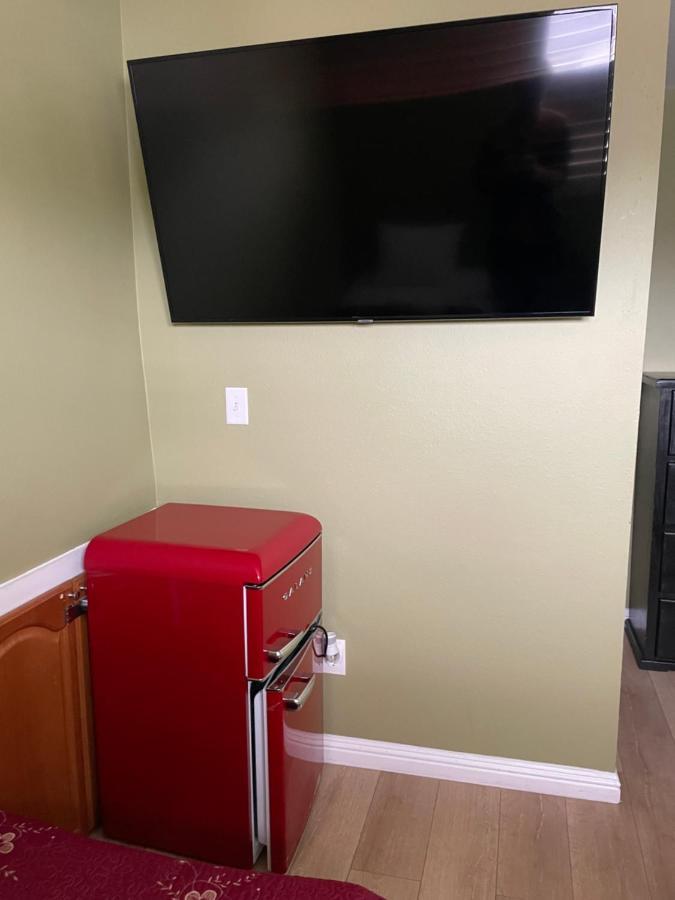 Private In Angeles La With Tv & Wifi & Ac & View Of Hollywood Sign & Private Fridge & Shared Kitchen!!! Séjour chez l'habitant
