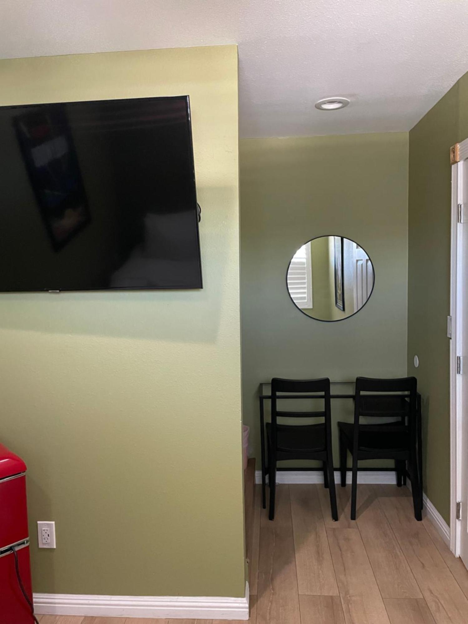 Séjour chez l'habitant Private In Angeles La With Tv & Wifi & Ac & View Of Hollywood Sign & Private Fridge & Shared Kitchen!!! *