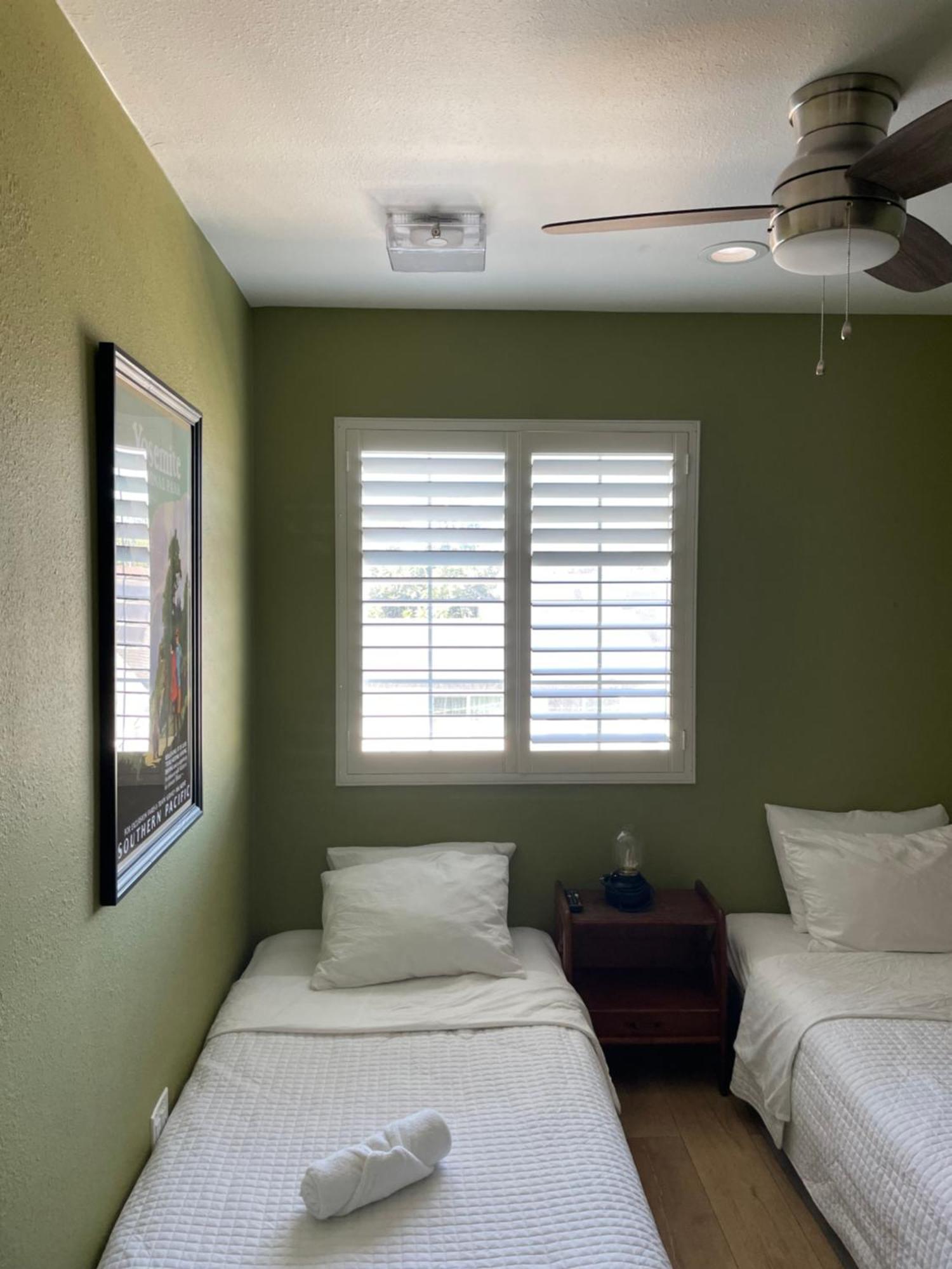 Séjour chez l'habitant Private In Angeles La With Tv & Wifi & Ac & View Of Hollywood Sign & Private Fridge & Shared Kitchen!!!