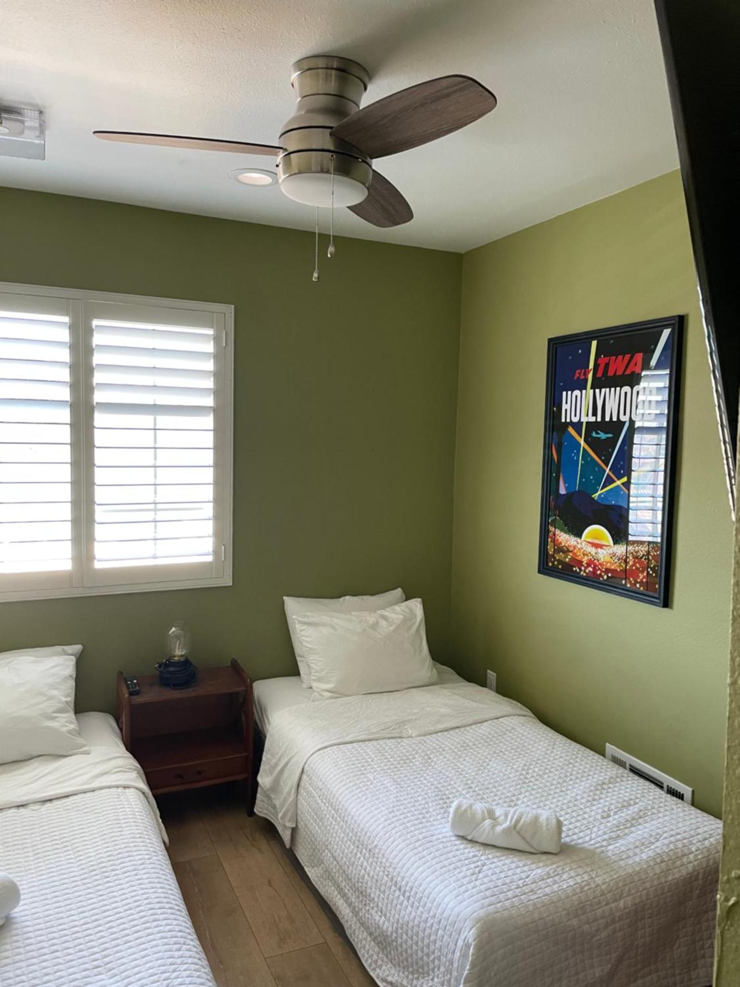 Private In Angeles La With Tv & Wifi & Ac & View Of Hollywood Sign & Private Fridge & Shared Kitchen!!! Séjour chez l'habitant