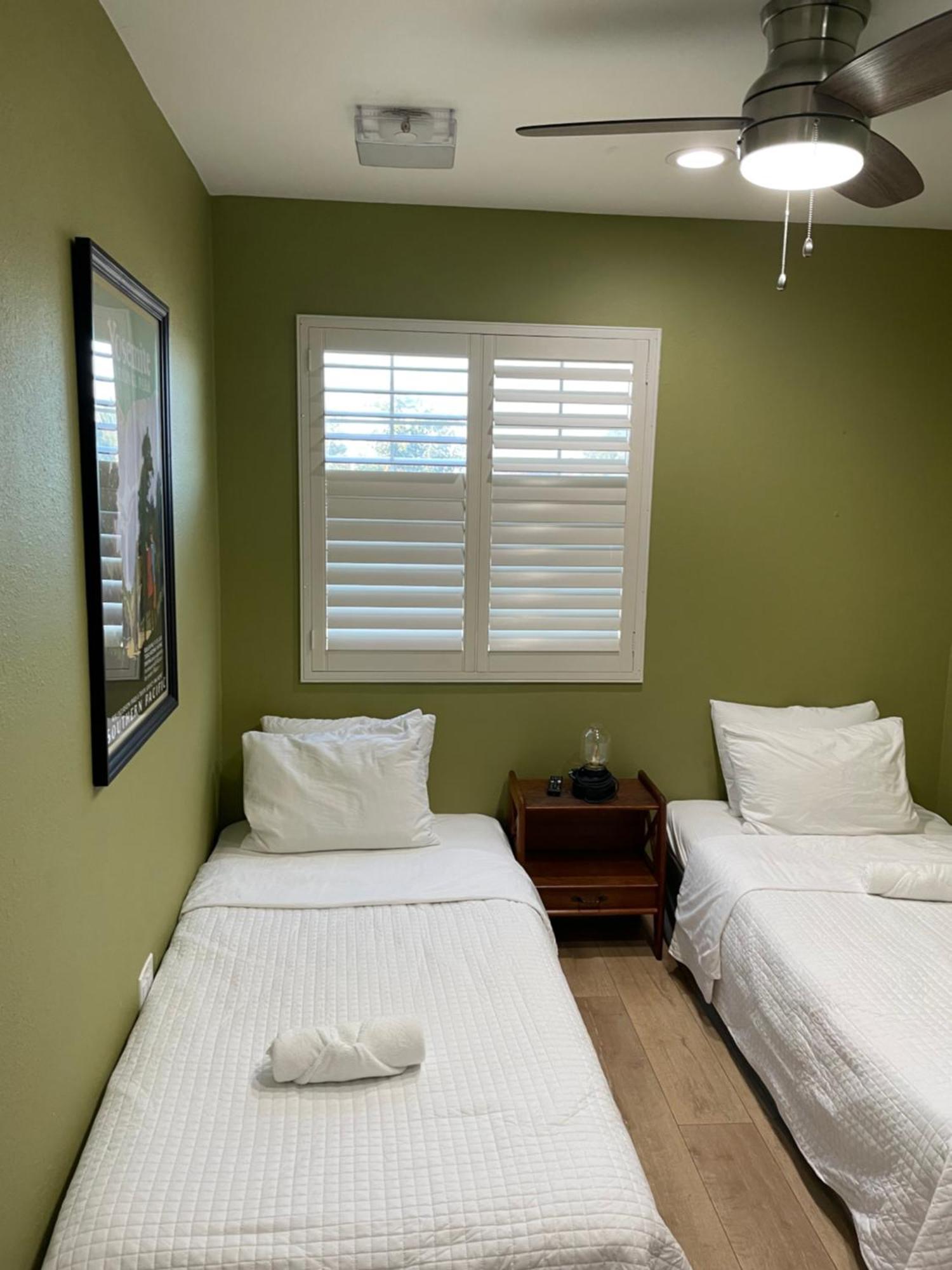 Séjour chez l'habitant Private In Angeles La With Tv & Wifi & Ac & View Of Hollywood Sign & Private Fridge & Shared Kitchen!!!